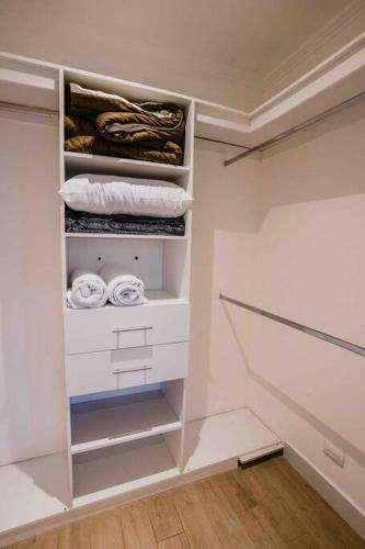 Comfy Apartment - Self Check In & Free Parking