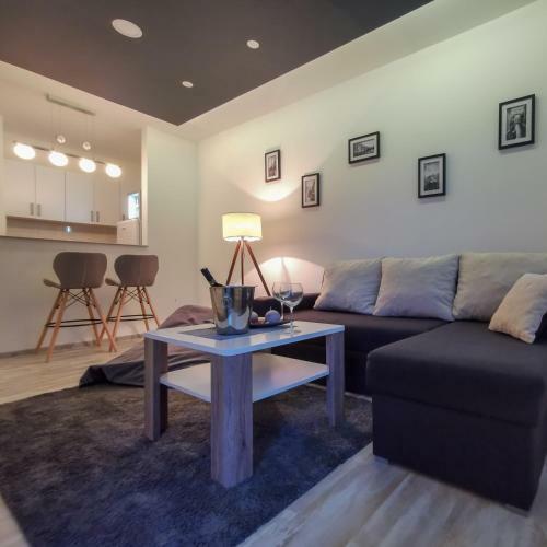 Sarajevo Apartman Black&white
