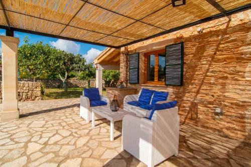 Traditional And Modern Casa Binitaref In Sineu