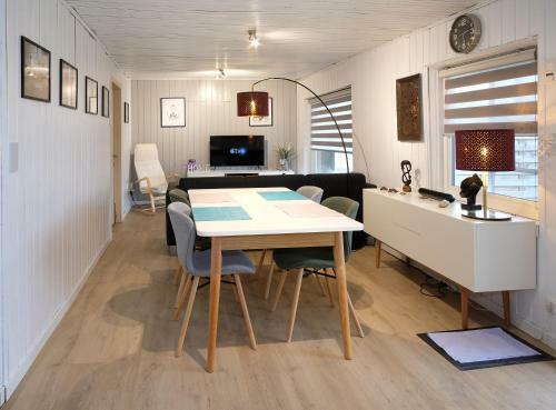 Chalet 2ch Au Bord de L?ourthe