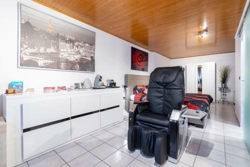 Home Stay Gent Self Check-in Service