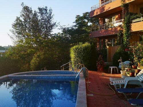 Seaview Apartment Complex Karia