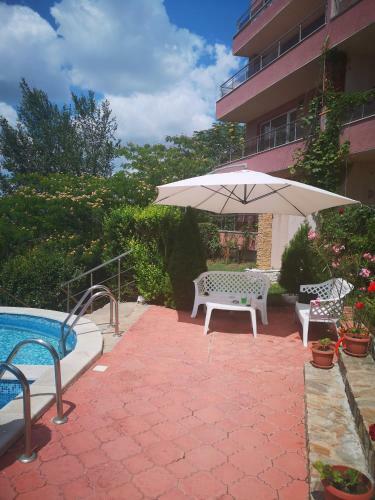 Seaview Apartment Complex Karia