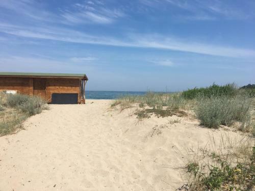 Sea Caravan/camper On The Beach