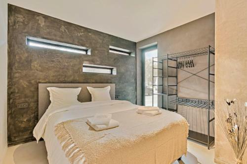 New And Highly Unique Apartment With Private Parking
