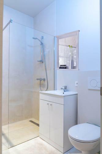 New Apartment 300m From The Beach