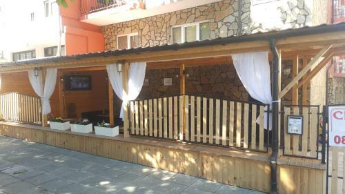 Hostal Sineva Guest House