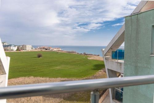 Sea View 1 Bed Apartment With Stunning Ocean Views