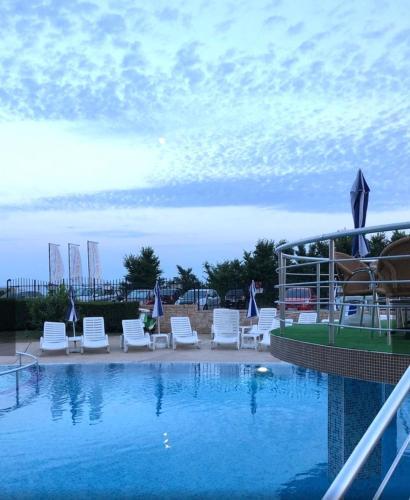 Sea View 1 Bed Apartment With Stunning Ocean Views