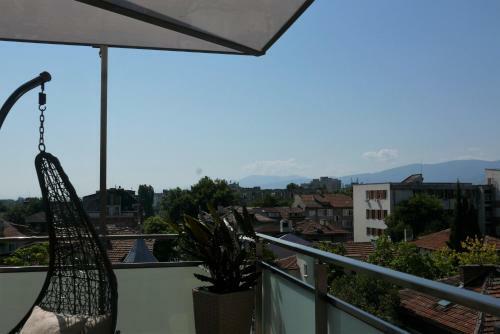 Apartamento Charmful New Flat With Hill View