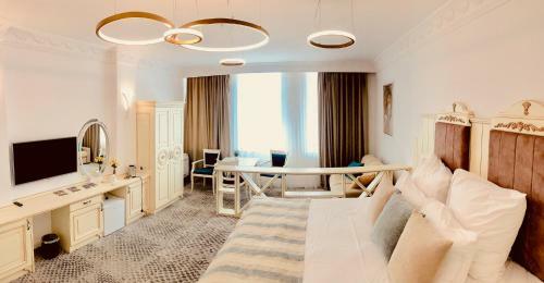 Hostal Atlas House Luxury Suites