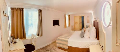 Hostal Atlas House Luxury Suites