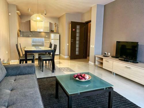 Cozy Top Center Apartment