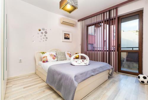 Downtown 1bd Apartment With A Cosy Balcony