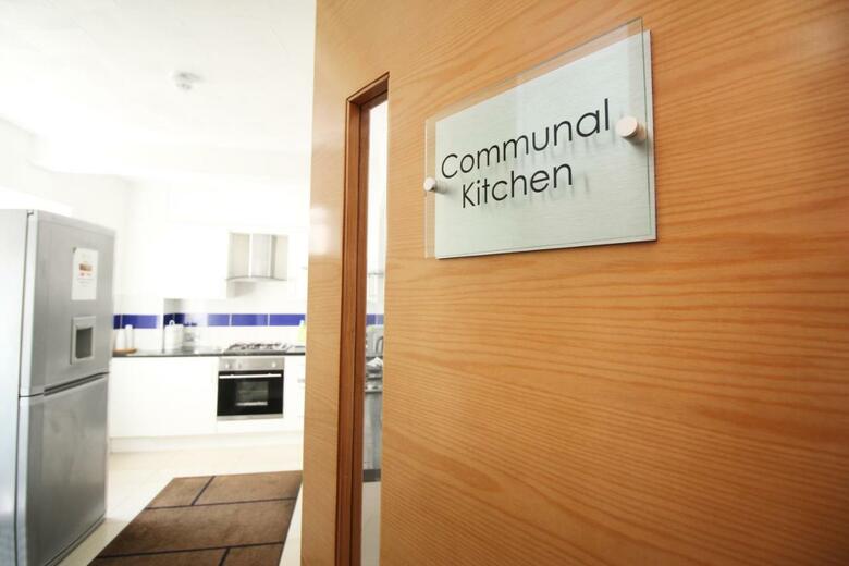 Bed & Breakfast Flexistay Sutton Aparthotel