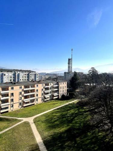 Beautiful Park View Apartment Next To Un
