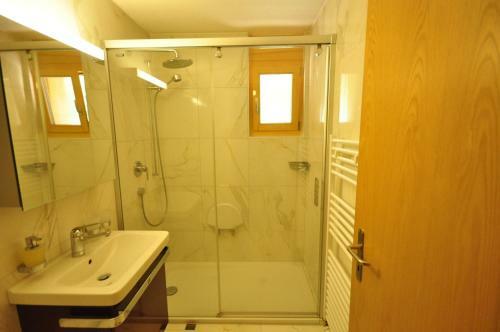 Family Frame Apartment