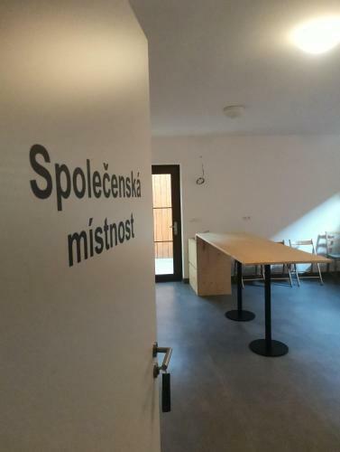 Moji Sousedi II - Apartm�n ?erven�