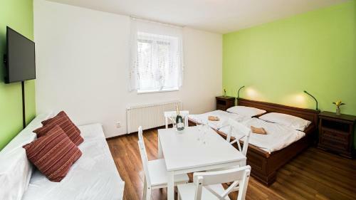Hostal Apartm�ny Pod ?er?�kem