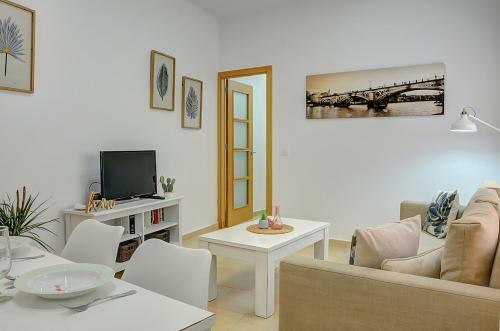 Deluxe Apartment San Julian With Parking