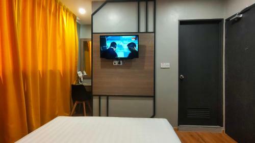 Uptown Hotel