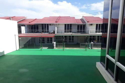 Hotel Oyo Home 90215 Awani Homestay