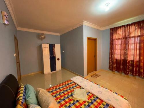 Oyo Home 90425 Embun Homestay 1