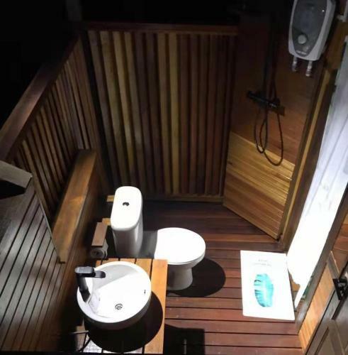 Hostal Seacoral Water Chalet