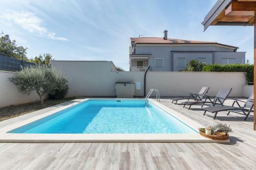 Apartment Volme With Private Pool