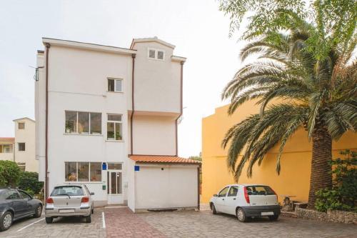 Apartments With A Parking Space Makarska - 6729