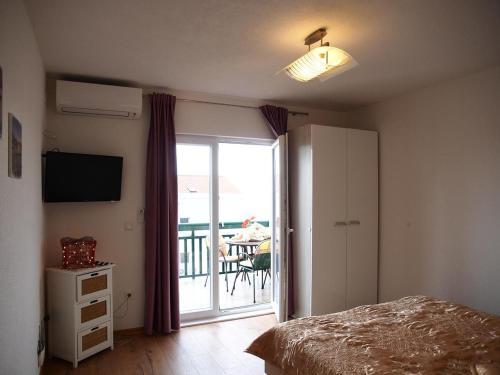 Apartments With A Parking Space Makarska - 9129