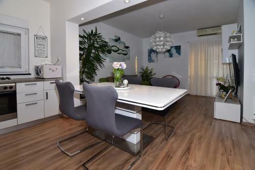 Maja Apartments