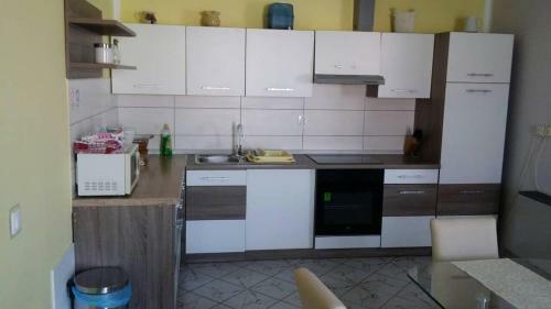 Apartment Varvari 17751b