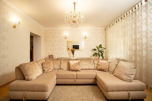 3 Bedroom Apartment Town Center