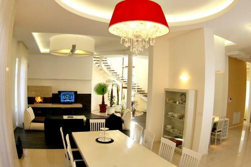 Villa White House
