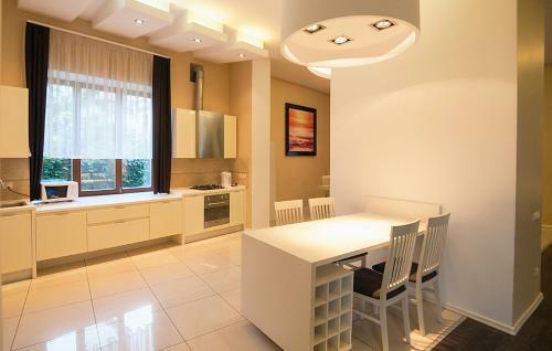 Villa White House