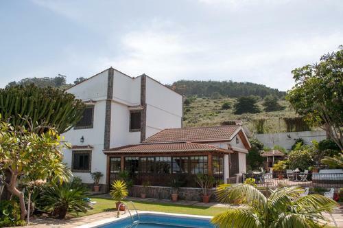 House, 6 People, Private Pool And Garden