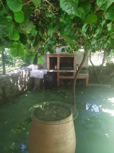 Amplia Casa Con Piscina Y Barbacoa