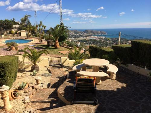 Mediterranes Reihenhaus Mit Gemeinschaftspool Und Meerblick