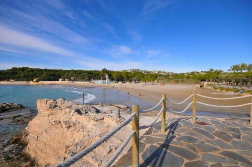 Mediterranes Reihenhaus Mit Gemeinschaftspool Und Meerblick