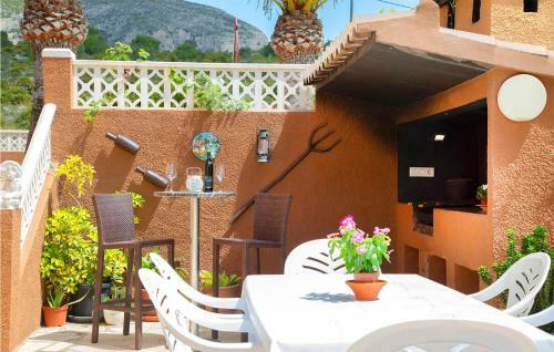 Nice Home In Teulada With 6 Bedrooms
