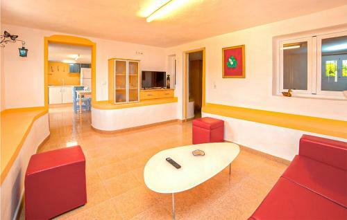Nice Home In Teulada With 6 Bedrooms