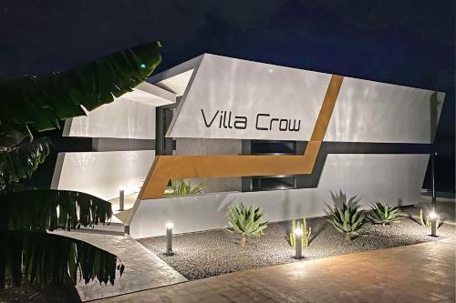Villa Crow