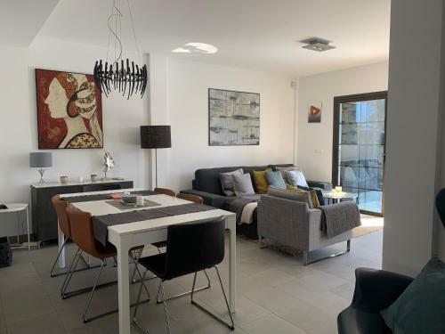 Sea Views Modern Villa For Relaxing Holidays