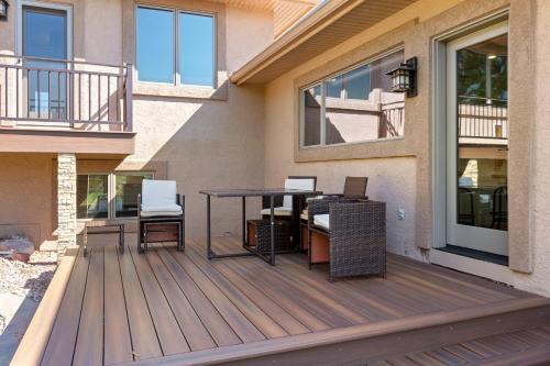 Cozy Modern 4br Home In West Colorado Springs Home