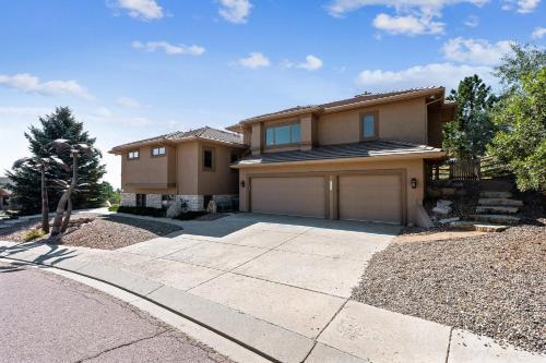 Cozy Modern 4br Home In West Colorado Springs Home