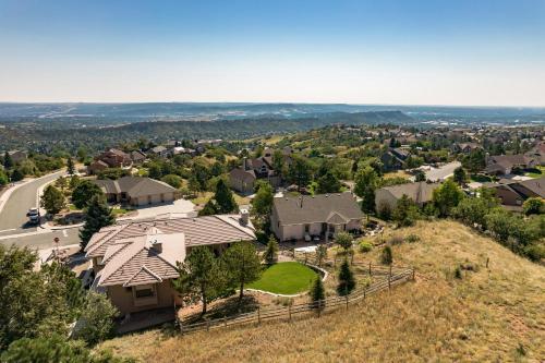 Cozy Modern 4br Home In West Colorado Springs Home