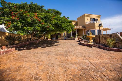 Villa Las Cuevas