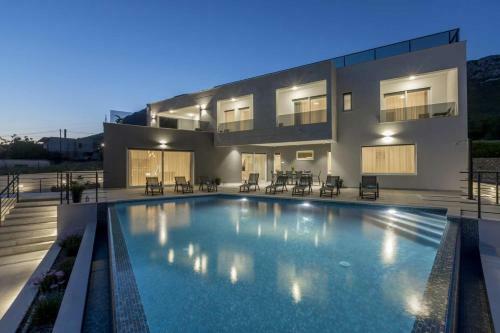 Luxury Villa Adonis Split With Private Pool, Jacuzzi, Sauna And Gym
