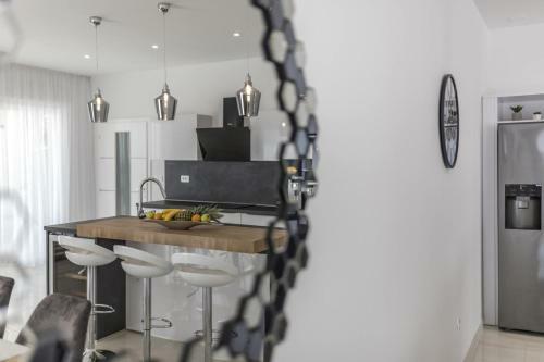 Luxury Villa Adonis Split With Private Pool, Jacuzzi, Sauna And Gym